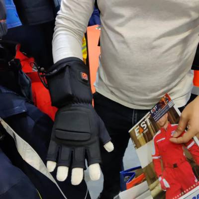 智能温控记忆可穿戴防护装备—热能保护手套